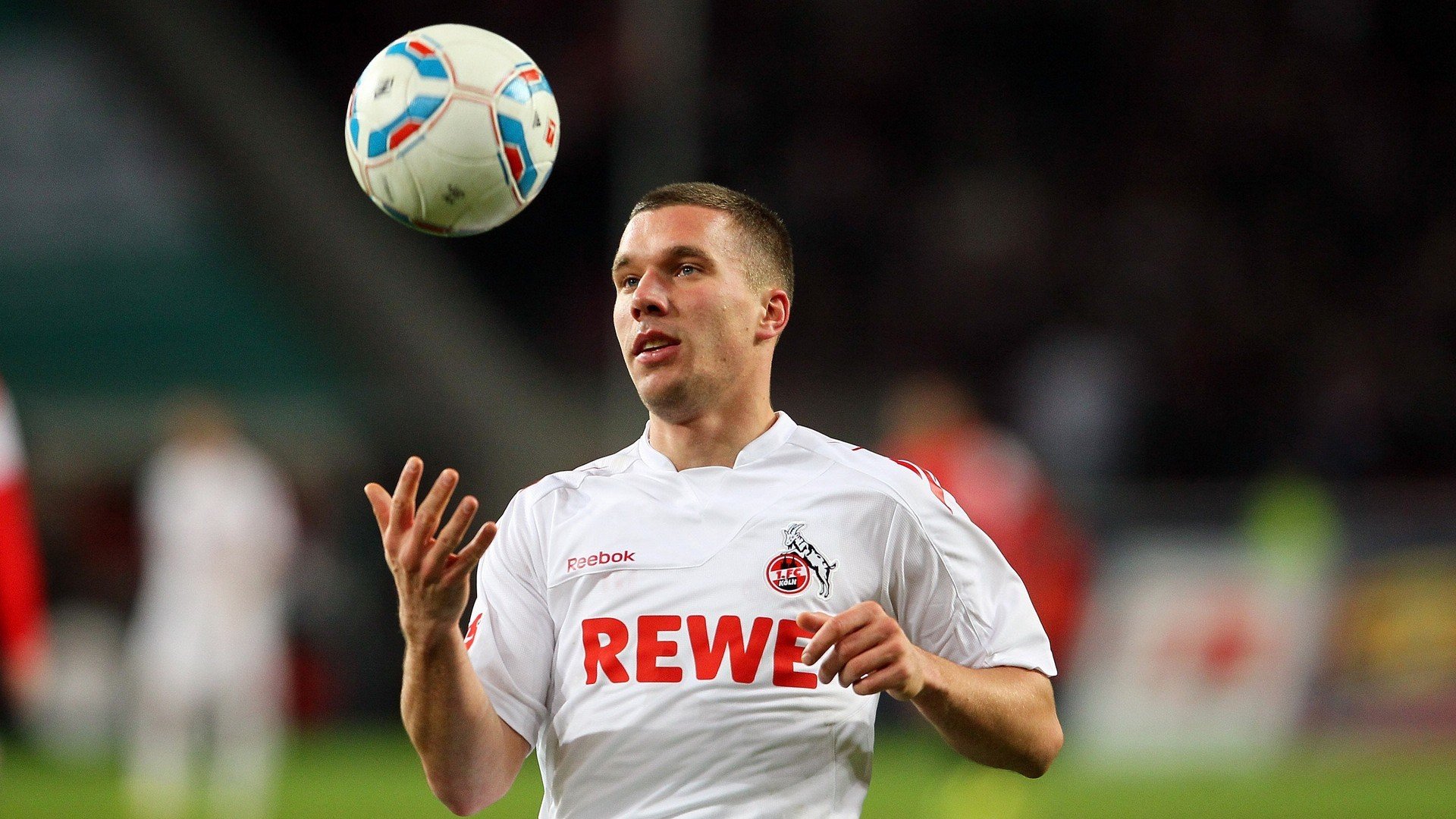 大学篮球联盟打造明星球员形象吸引青年粉丝，大学篮球巨星v1.0完整汉化版