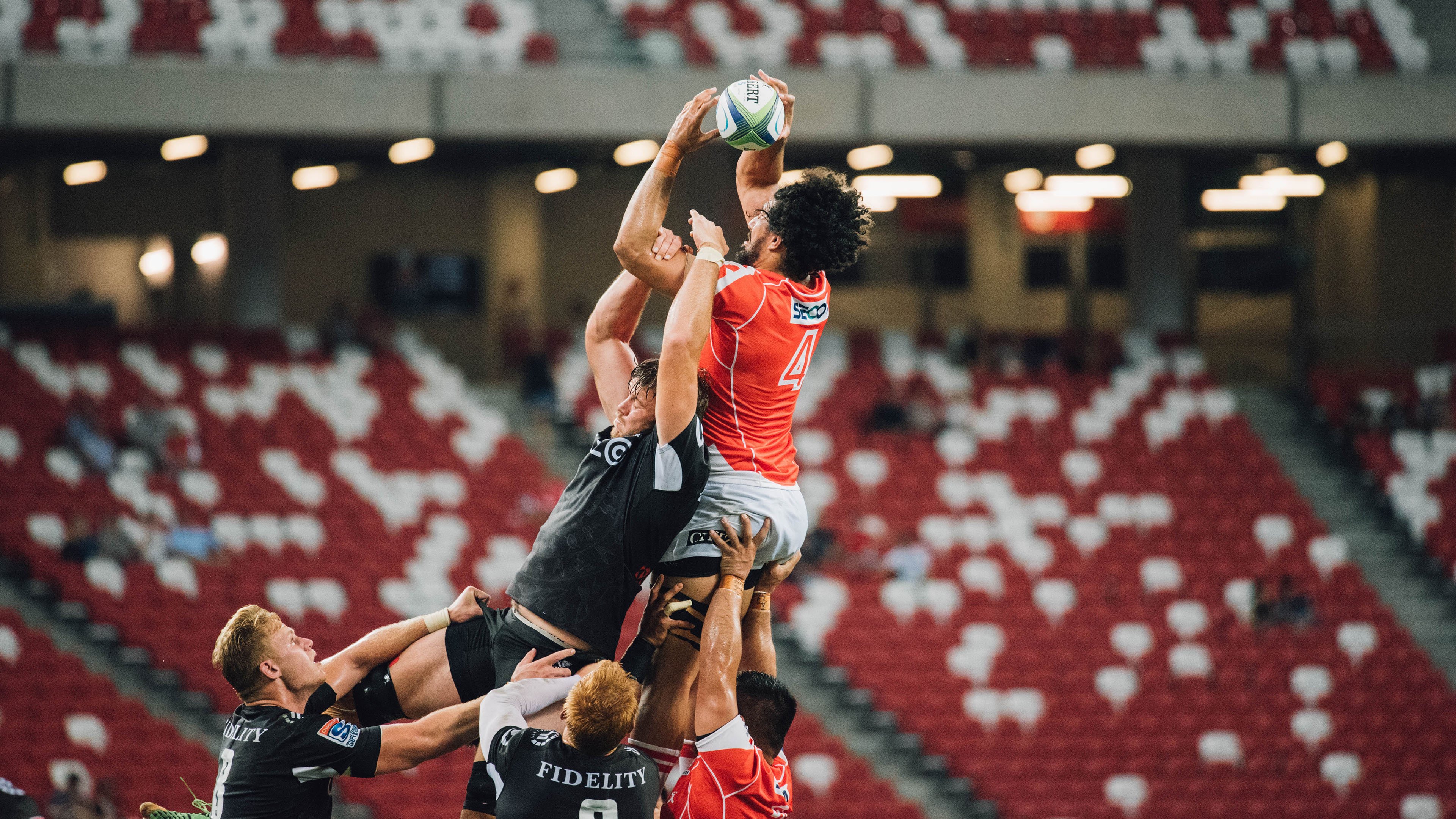 比赛期间商业赞助激增，俱乐部收入大幅提升，赞助商对俱乐部的意义